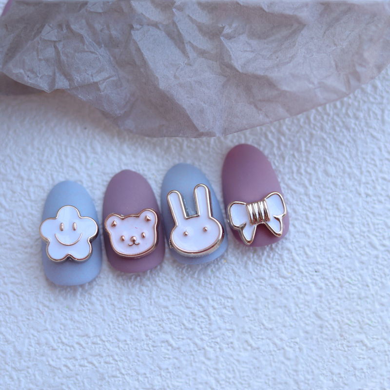 Adornos de uñas con borde dora - Metallic Spray Paint reseña y precio